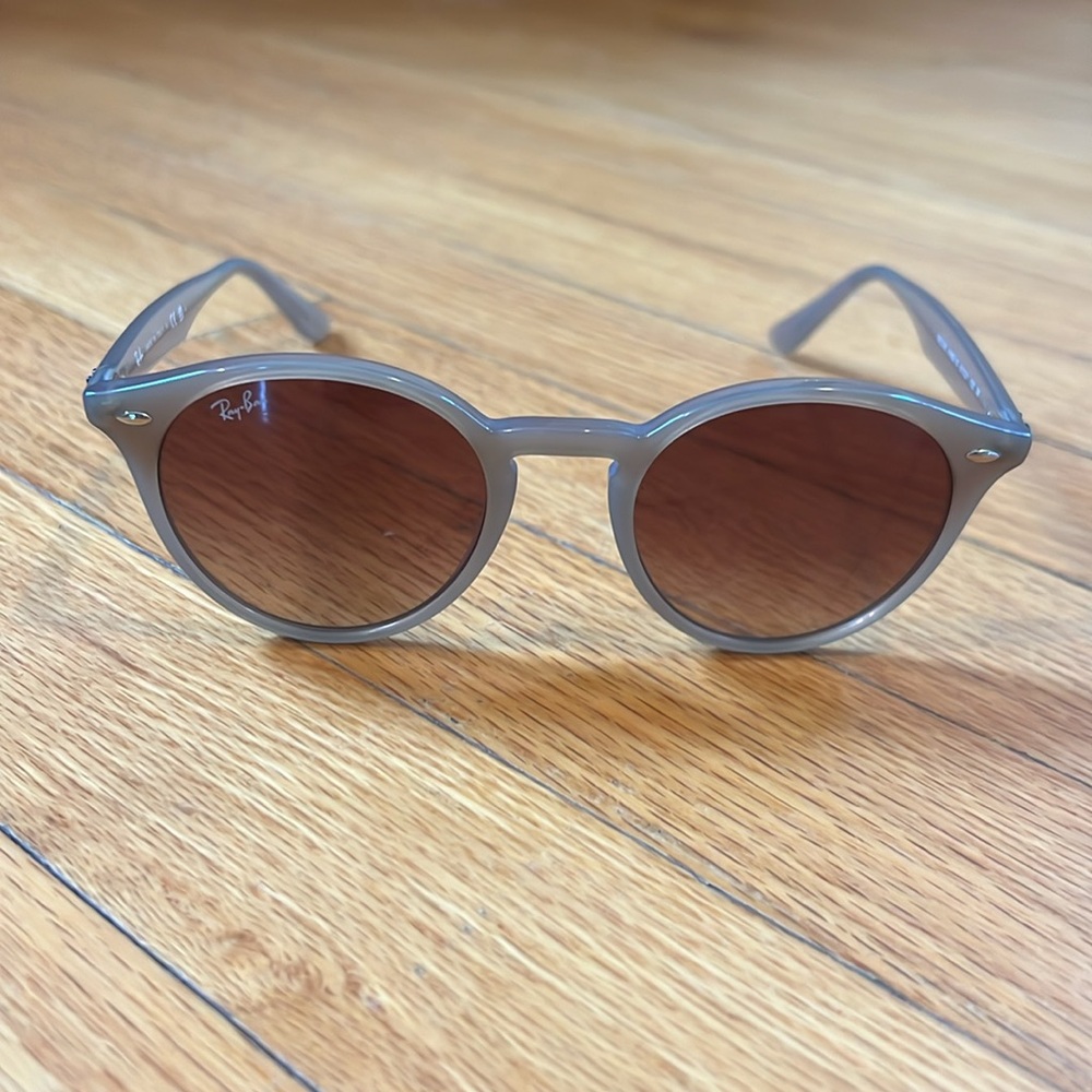 Ray-Ban RB4259 Round Sunglasses with Case - Picture 4 of 4